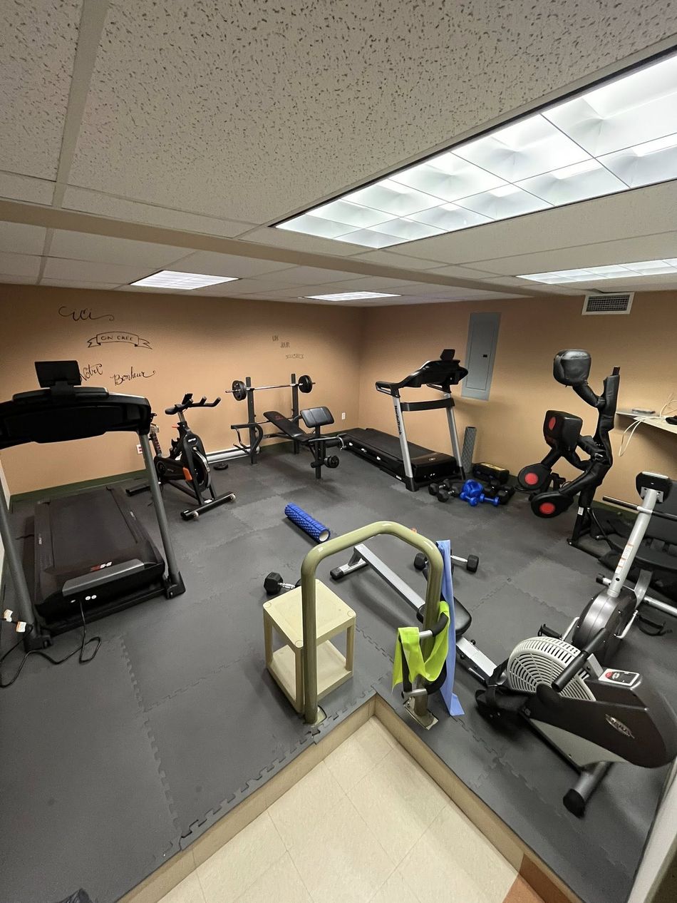 Salle d'entraînement nettoyée